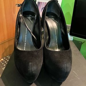 Giuseppe Zanotti black pumps